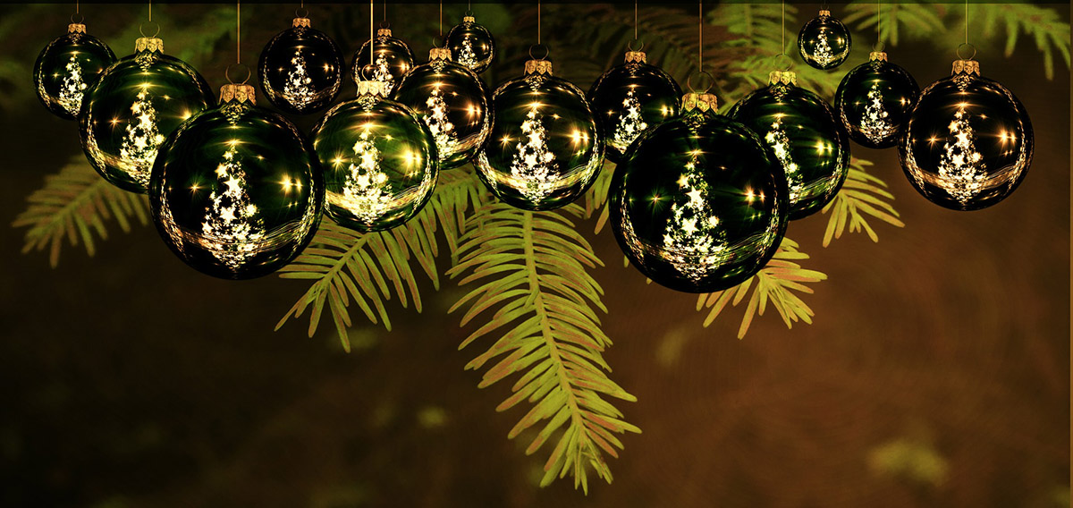 Decorações de Natal, árvore, presépio, luzes